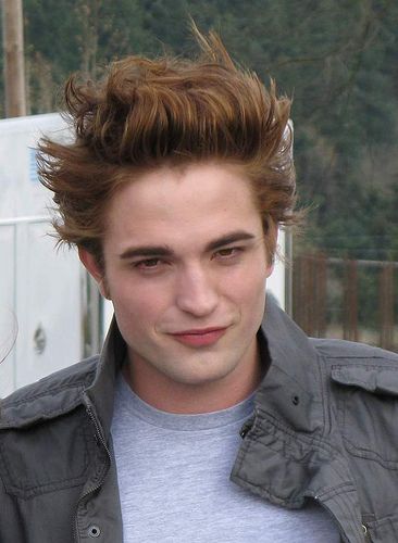 120372-robert_pattinson_edward_cullen1.jpg